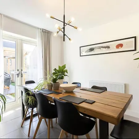 Very Comfortable And Welcoming Live In Hosts * Leeds (West Yorkshire)