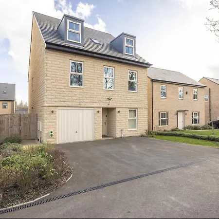 Very Comfortable And Welcoming Live In Hosts Leeds (West Yorkshire)